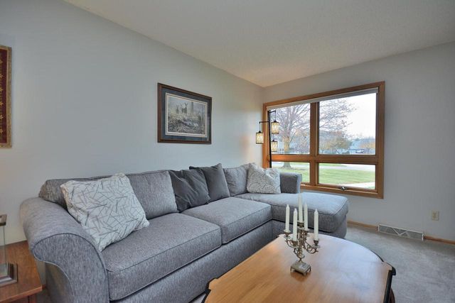 15735 W Brook DRIVE, New Berlin, WI 53151