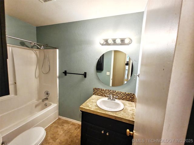 17039 W Maggie Road, Tahlequah, OK 74464