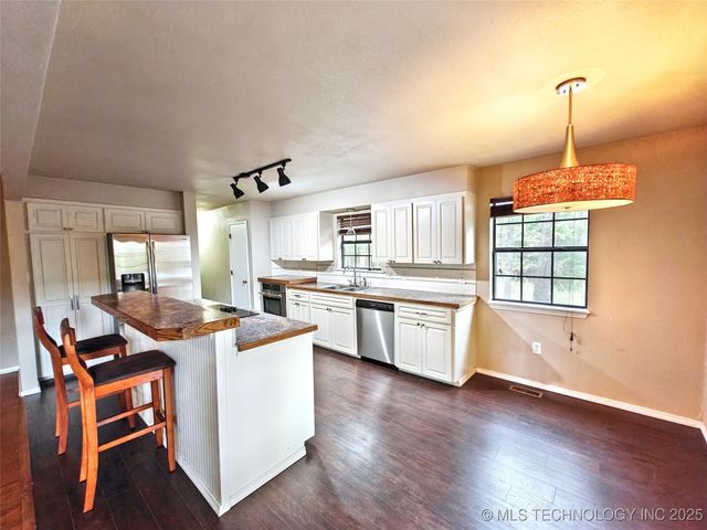 17039 W Maggie Road, Tahlequah, OK 74464