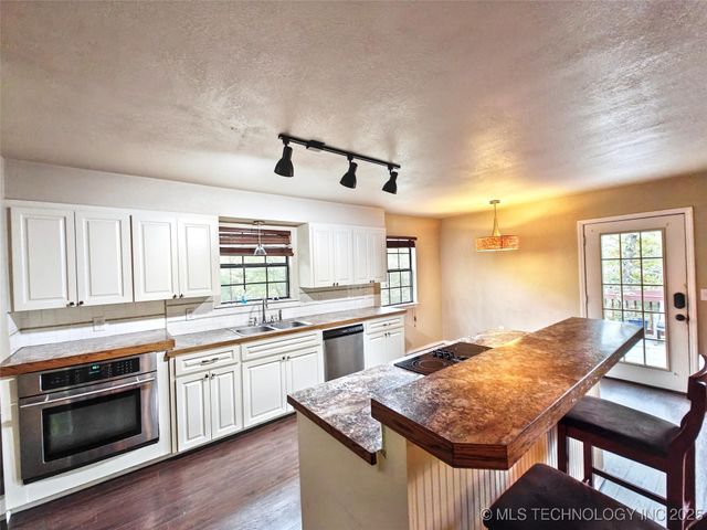 17039 W Maggie Road, Tahlequah, OK 74464