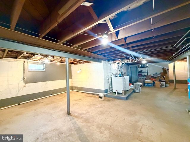 25 FLOWER HILL DR, Pennington, NJ 08534