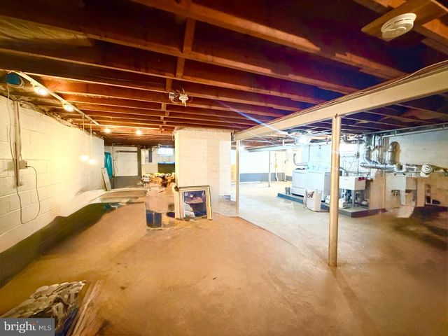 25 FLOWER HILL DR, Pennington, NJ 08534