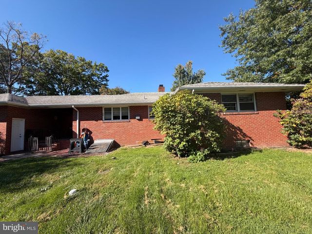25 FLOWER HILL DR, Pennington, NJ 08534