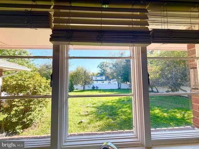 25 FLOWER HILL DR, Pennington, NJ 08534