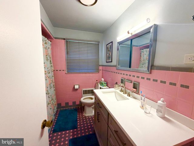 25 FLOWER HILL DR, Pennington, NJ 08534