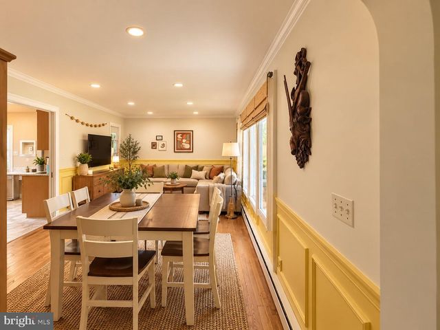 25 FLOWER HILL DR, Pennington, NJ 08534