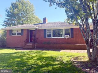25 FLOWER HILL DR, Pennington, NJ 08534