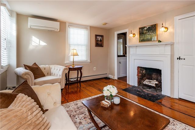 19 King Street 2, East Greenwich, RI 02818