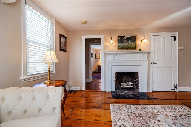 19 King Street 2, East Greenwich, RI 02818