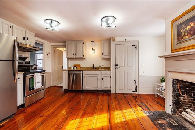 19 King Street 2, East Greenwich, RI 02818