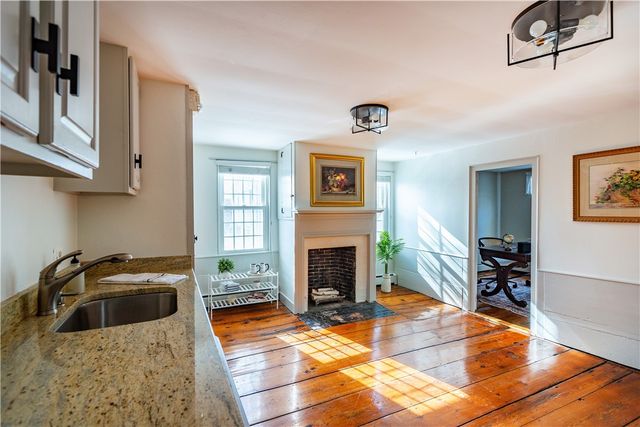 19 King Street 2, East Greenwich, RI 02818