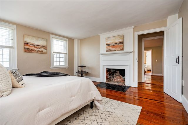 19 King Street 2, East Greenwich, RI 02818