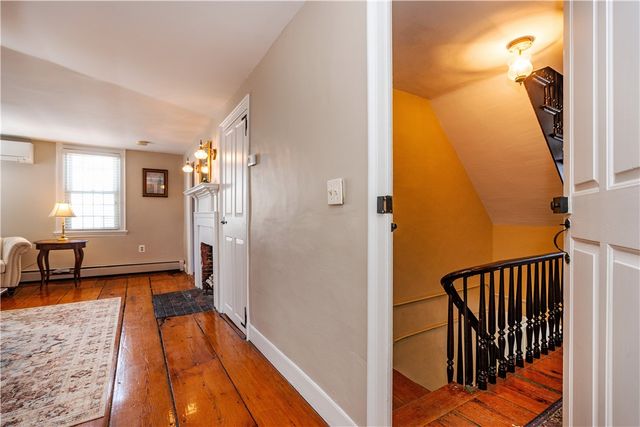 19 King Street 2, East Greenwich, RI 02818