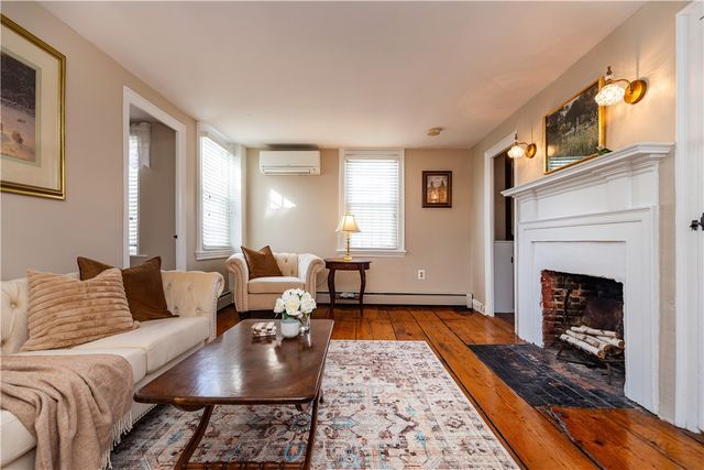 19 King Street 2, East Greenwich, RI 02818