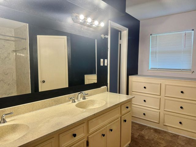 10422 Eagle Glen Drive, Houston, TX 77041