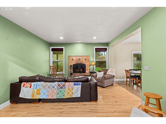 88952 CONRAD Rd, Veneta, OR 97487