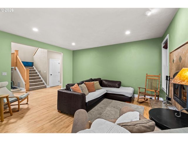 88952 CONRAD Rd, Veneta, OR 97487