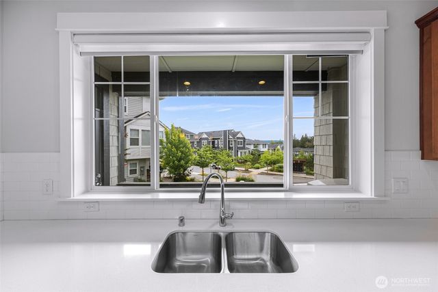 26728 NE Walden Way, Duvall, WA 98019