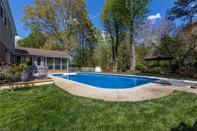 728 Queen Elizabeth DR, Virginia Beach, VA 23452