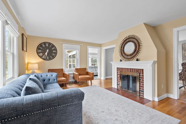 28 Dexter Rd, Lexington, MA 02420