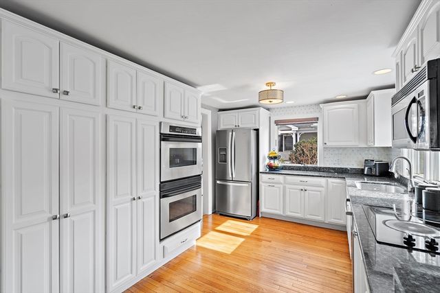 28 Dexter Rd, Lexington, MA 02420