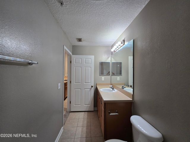 575 OAKLEAF PLANTATION Parkway 710, Orange Park, FL 32065