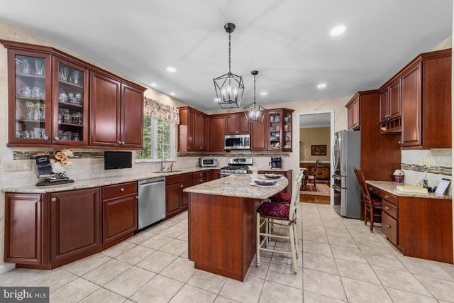 52 SPRUCE MEADOWS DR, Monroe Township, NJ 08831