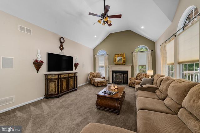 52 SPRUCE MEADOWS DR, Monroe Township, NJ 08831