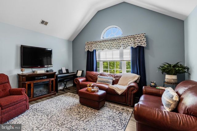 52 SPRUCE MEADOWS DR, Monroe Township, NJ 08831