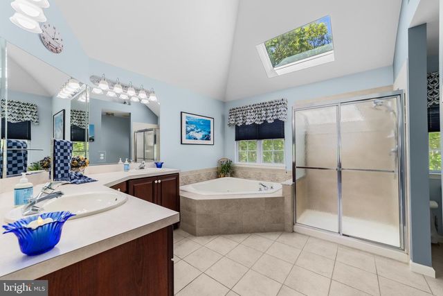 52 SPRUCE MEADOWS DR, Monroe Township, NJ 08831