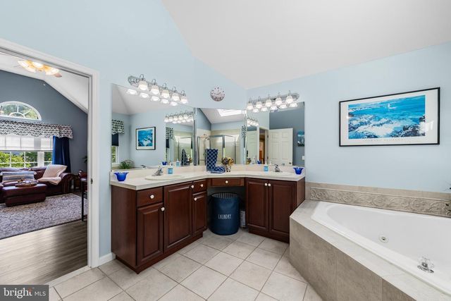 52 SPRUCE MEADOWS DR, Monroe Township, NJ 08831