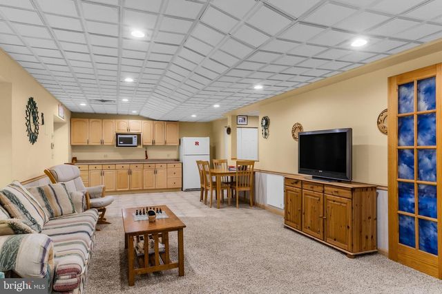 52 SPRUCE MEADOWS DR, Monroe Township, NJ 08831