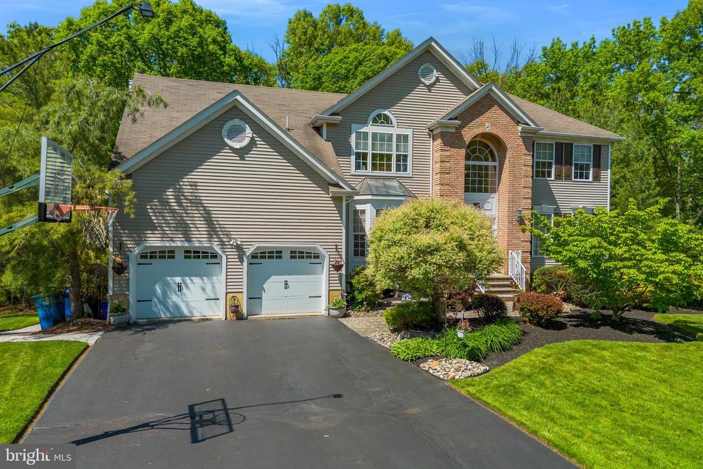 52 SPRUCE MEADOWS DR, Monroe Township, NJ 08831