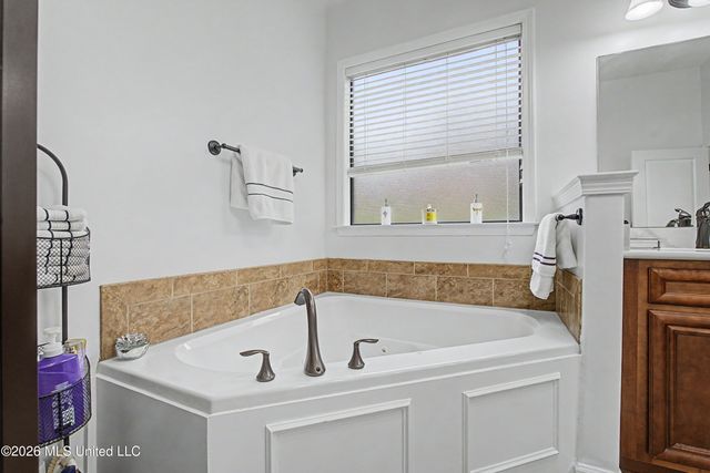 7459 Featherston Cove, Olive Branch, MS 38654