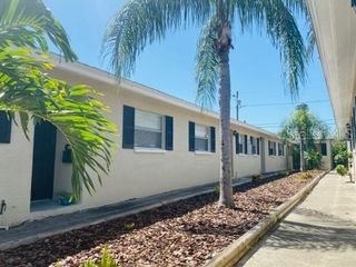 646 88TH AVENUE N 6, St Petersburg, FL 33702