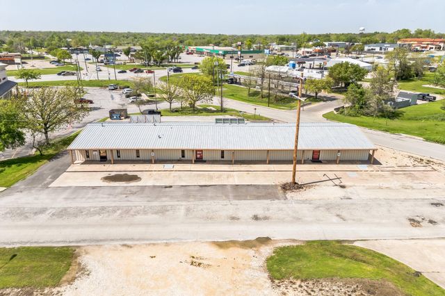 1611 Old Granger RD C, Taylor, TX 76574