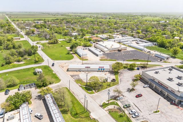 1611 Old Granger RD C, Taylor, TX 76574