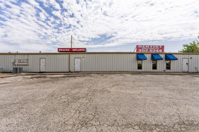 1611 Old Granger RD C, Taylor, TX 76574