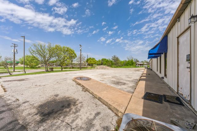 1611 Old Granger RD C, Taylor, TX 76574