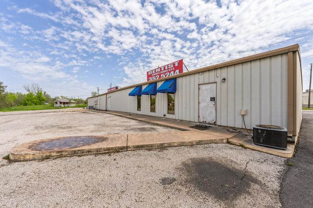 1611 Old Granger RD C, Taylor, TX 76574