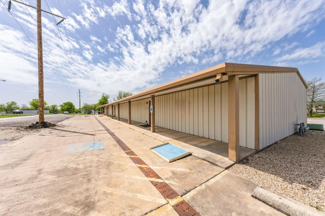 1611 Old Granger RD C, Taylor, TX 76574