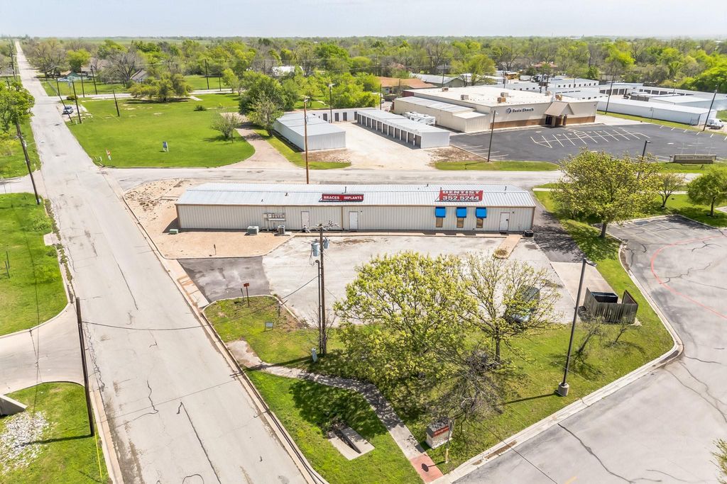 1611 Old Granger RD C, Taylor, TX 76574