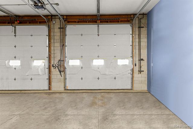 26289 W 8 Mile Road, Redford, MI 48240