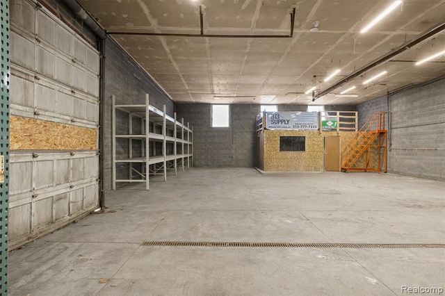 26289 W 8 Mile Road, Redford, MI 48240