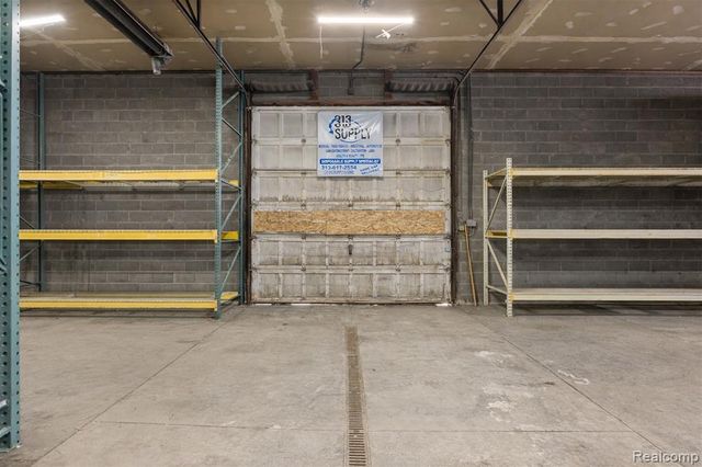 26289 W 8 Mile Road, Redford, MI 48240