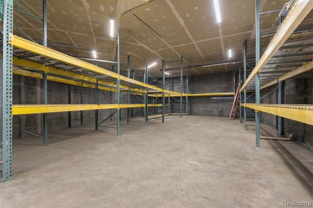 26289 W 8 Mile Road, Redford, MI 48240