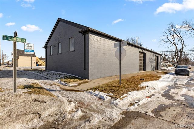 26289 W 8 Mile Road, Redford, MI 48240