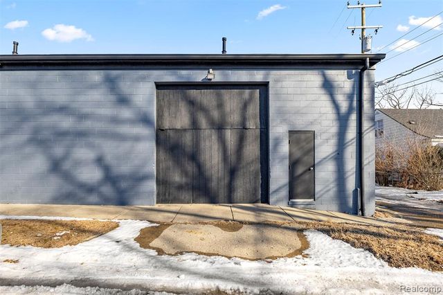 26289 W 8 Mile Road, Redford, MI 48240