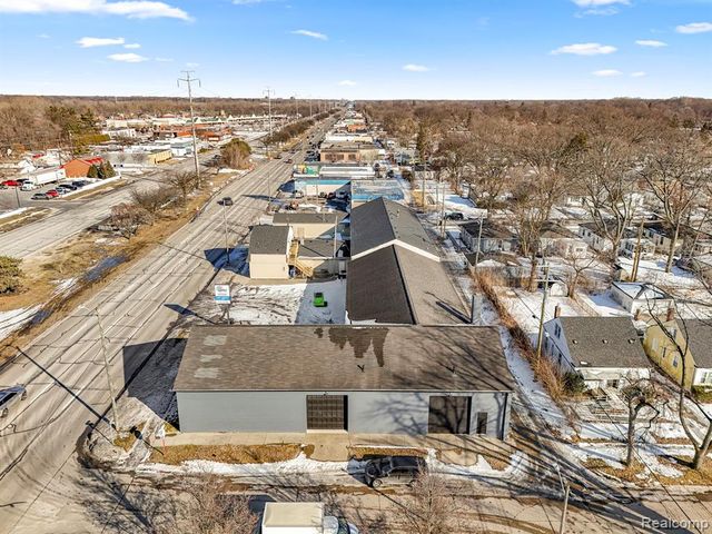 26289 W 8 Mile Road, Redford, MI 48240