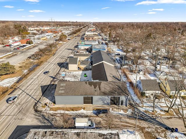 26289 W 8 Mile Road, Redford, MI 48240